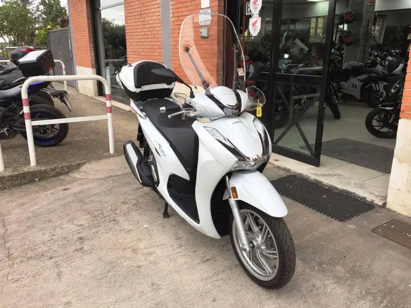 Honda SH 350 (2021 - 24) (2)