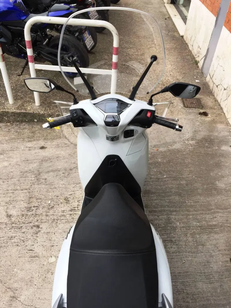 Honda SH 350 (2021 - 24) (9)