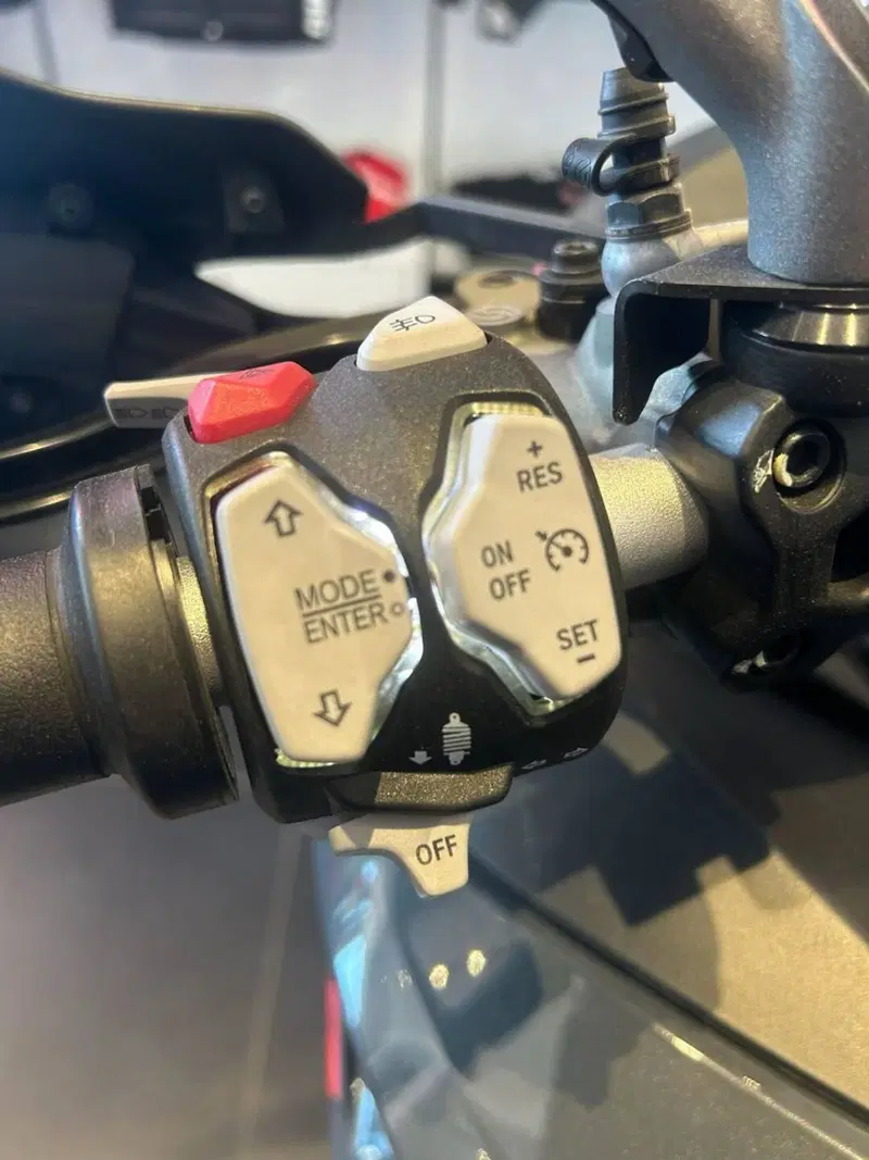 Ducati Multistrada V2 S (2022 - 24) (12)