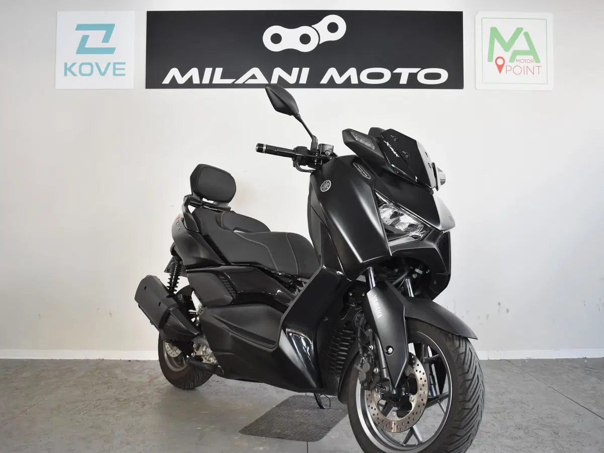 Yamaha X-Max 300 Tech Max (2021 - 24) (2)
