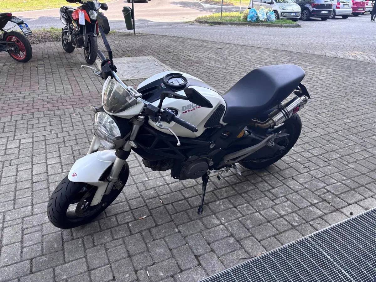 Ducati Monster 696 (2008 - 13) (2)