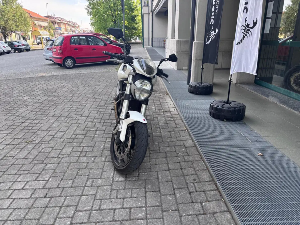 Ducati Monster 696 (2008 - 13) (3)