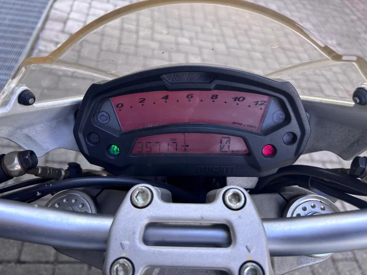 Ducati Monster 696 (2008 - 13) (5)