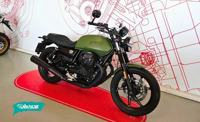 Moto Guzzi V7 Stone (2021 - 24) (2)