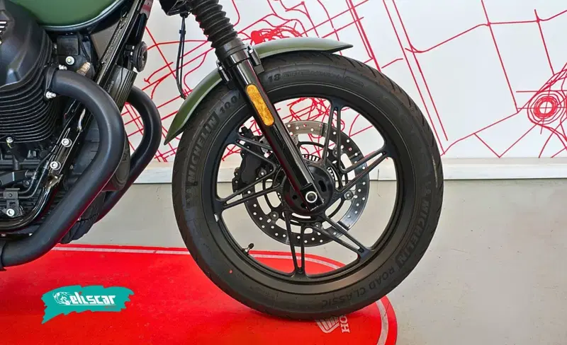 Moto Guzzi V7 Stone (2021 - 24) (7)