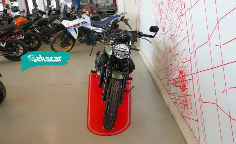 Moto Guzzi V7 Stone (2021 - 24) (3)