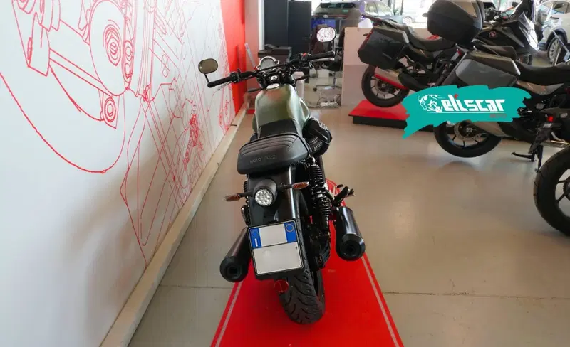 Moto Guzzi V7 Stone (2021 - 24) (4)