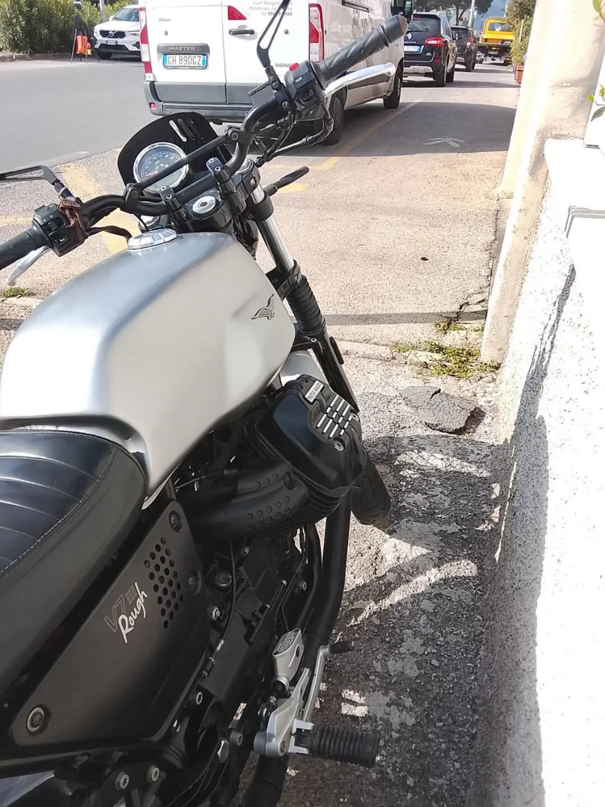 Moto Guzzi V7 III Rough (2018 - 20) (2)