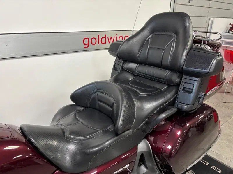 Honda GL 1800 Gold Wing (2006) (2)