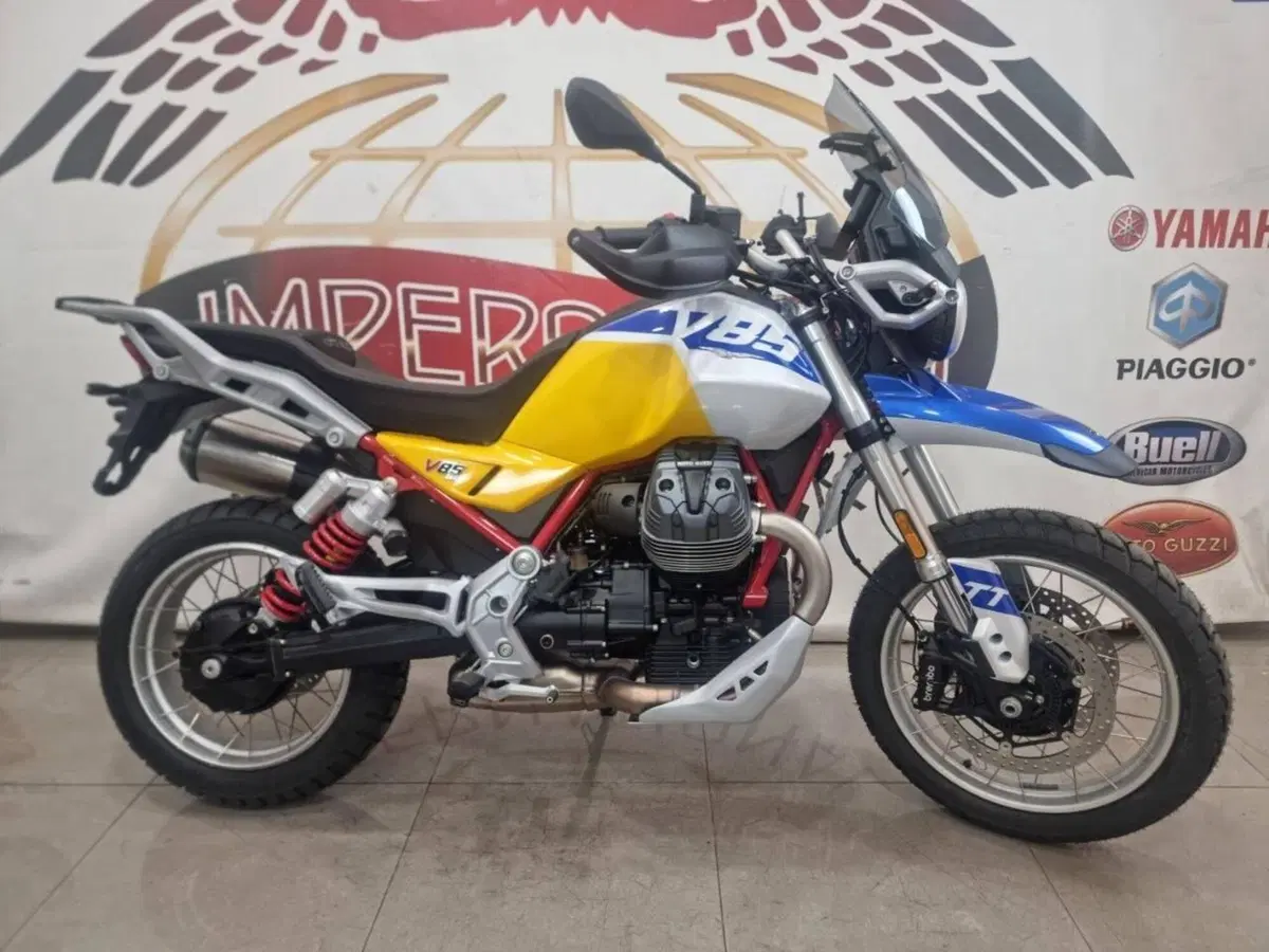 Moto Guzzi V85 TT (2024 - 26) (2)