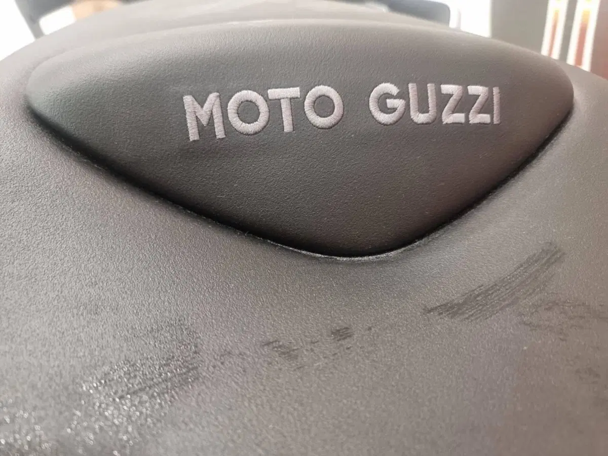 Moto Guzzi V85 TT (2024 - 26) (10)