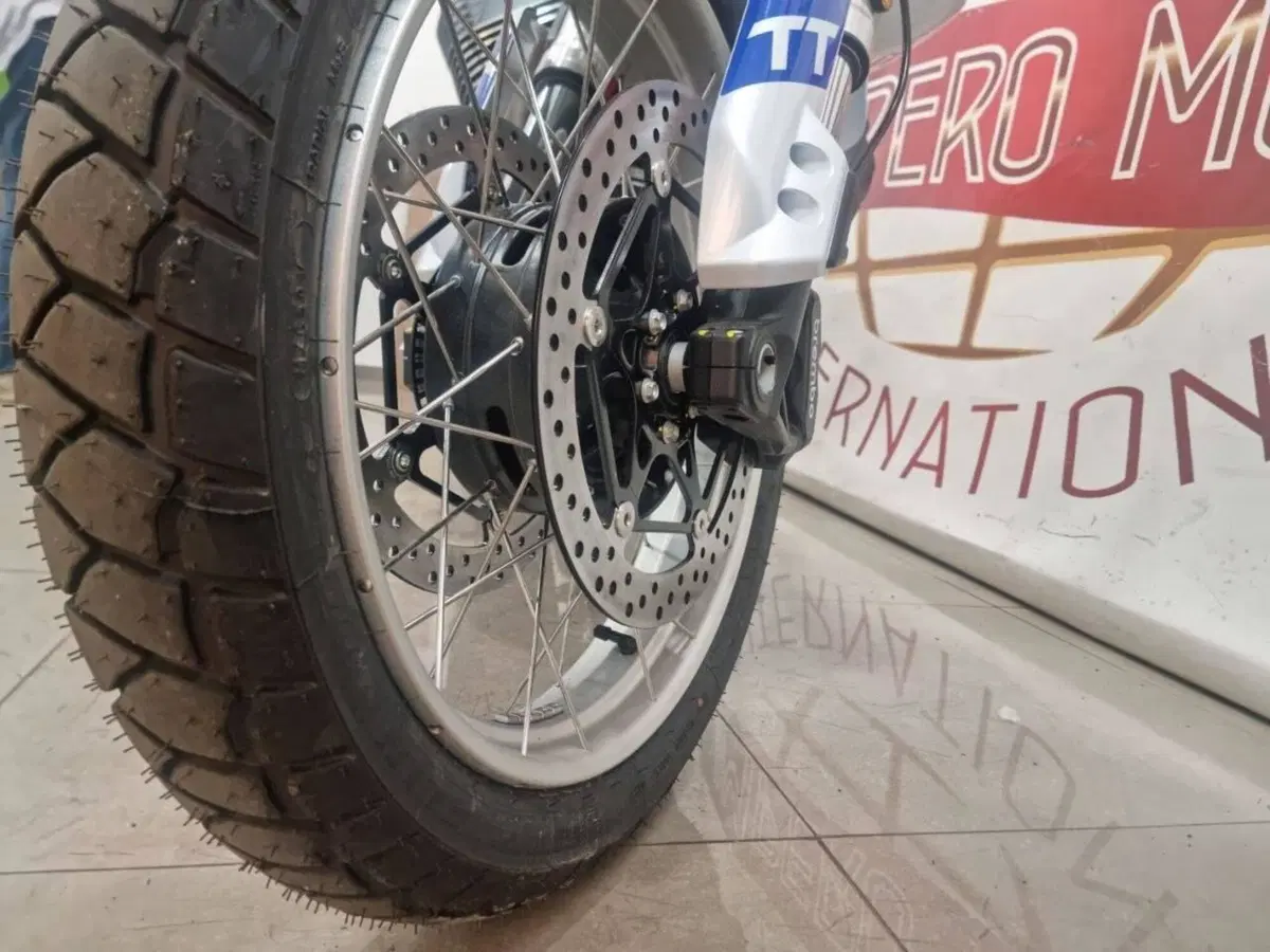 Moto Guzzi V85 TT (2024 - 26) (14)