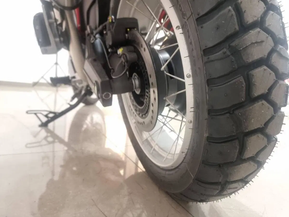 Moto Guzzi V85 TT (2024 - 26) (15)