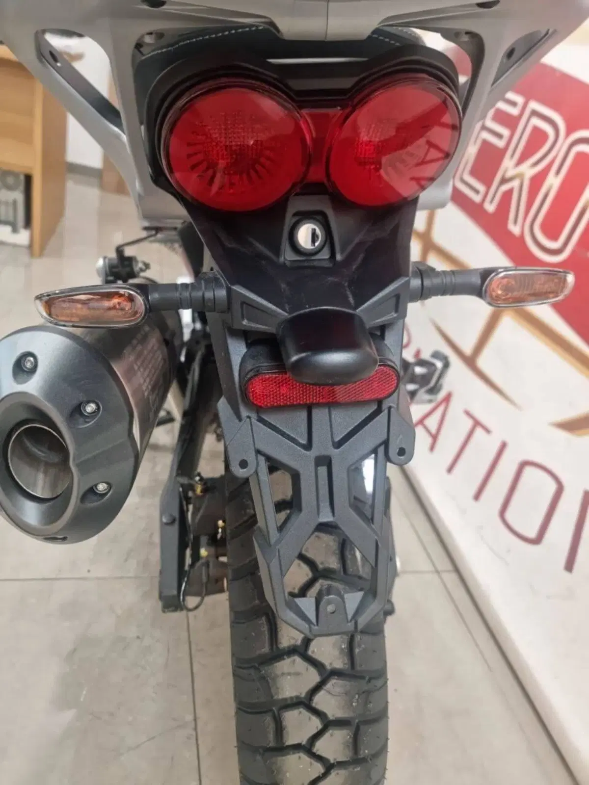 Moto Guzzi V85 TT (2024 - 26) (16)