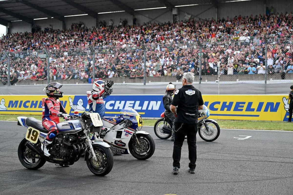 Tra Le Mans e Paul Ricard, Honda celebra la sua storia e svela la nuova CB1000F