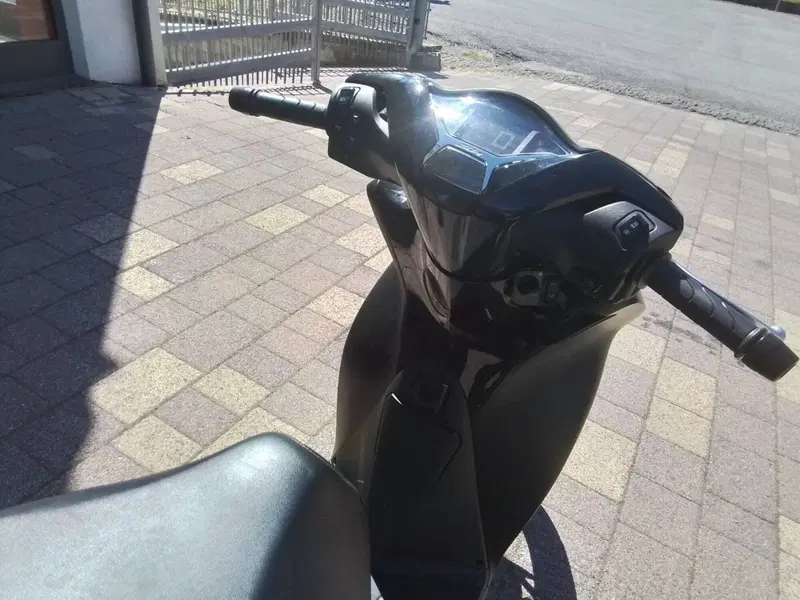 Honda SH 125i Sport (2024 - 25) (9)