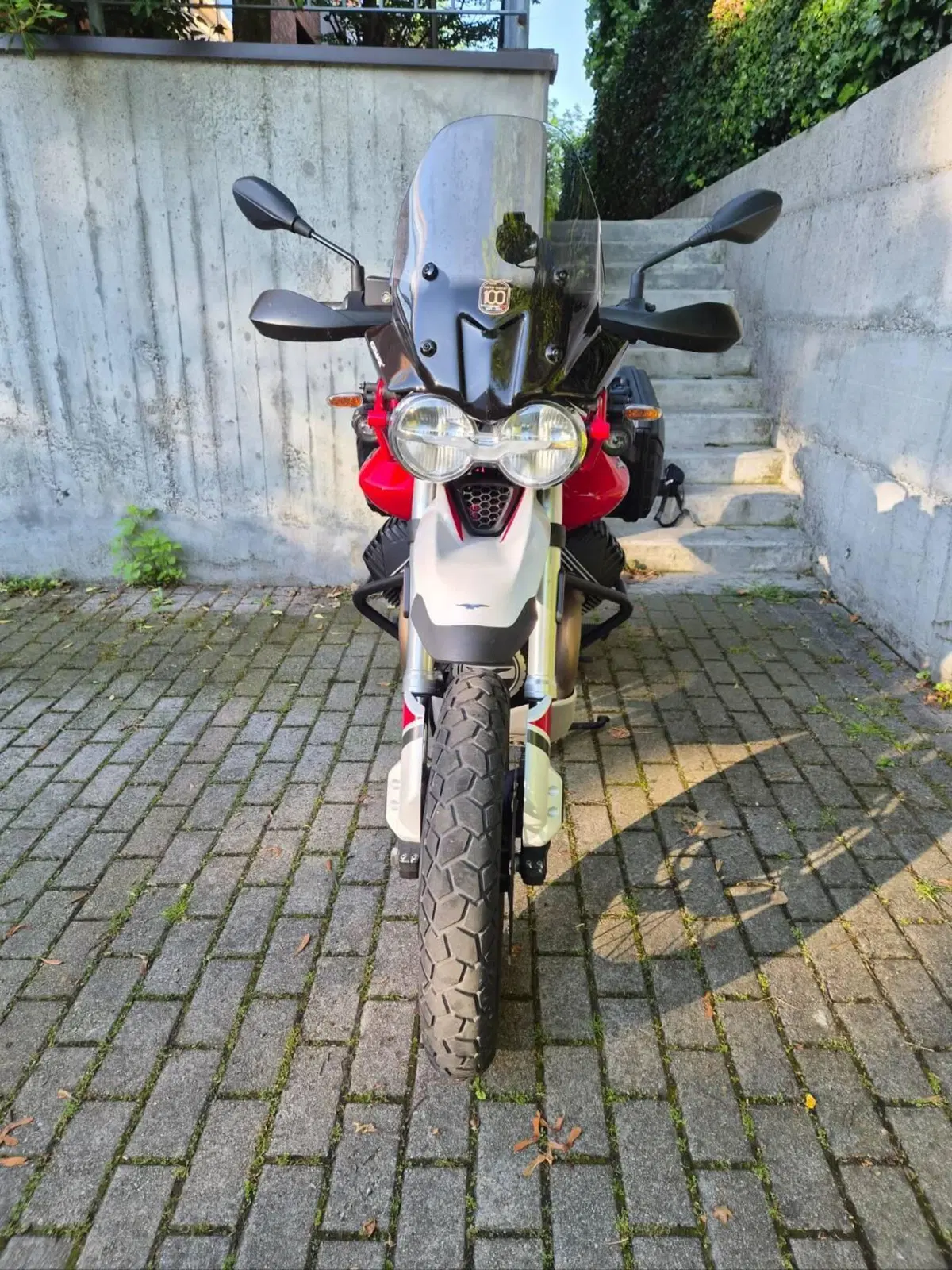 Moto Guzzi V85 TT Evocative Graphics (2019 - 20)
