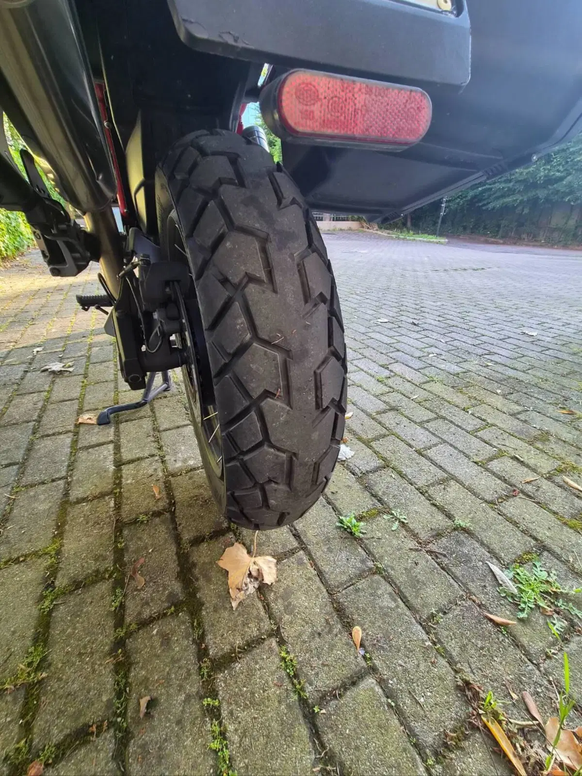 Moto Guzzi V85 TT Evocative Graphics (2019 - 20) (5)