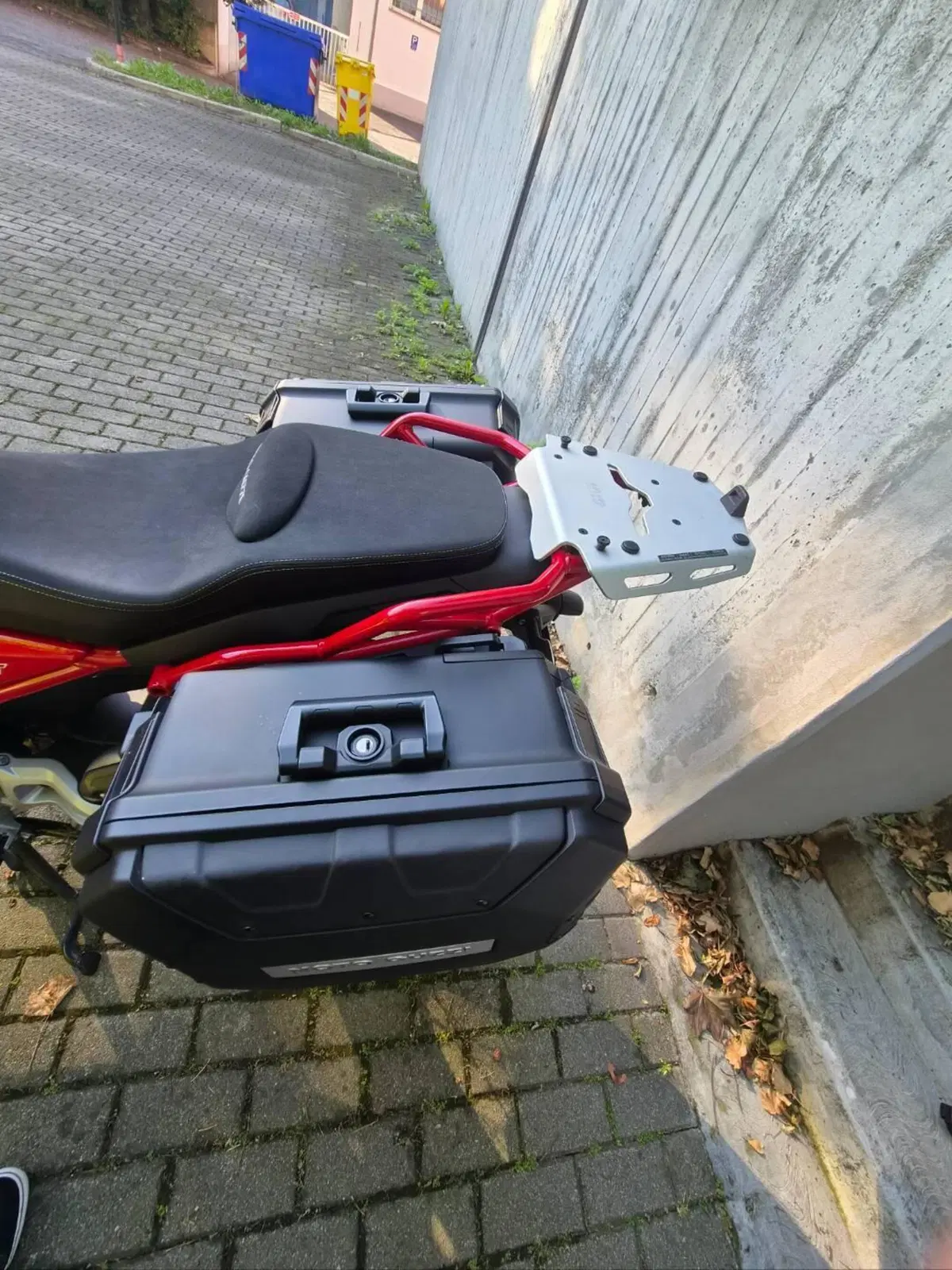 Moto Guzzi V85 TT Evocative Graphics (2019 - 20) (7)