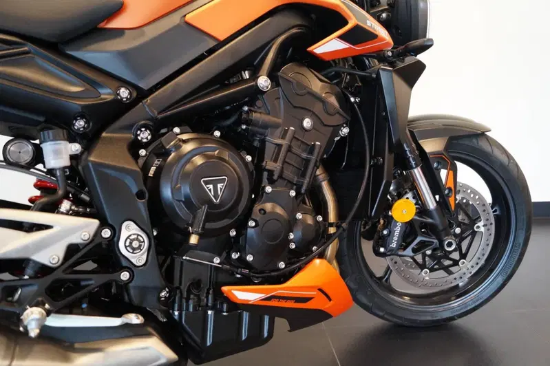 Triumph Street Triple 765 R (2023 - 26) (9)