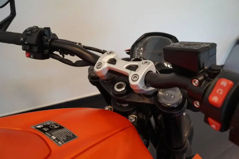 Triumph Street Triple 765 R (2023 - 26) (10)
