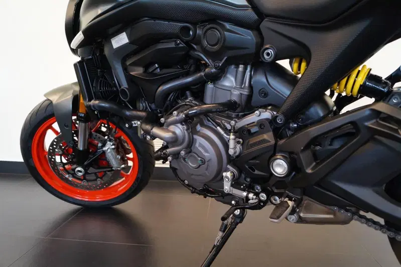 Ducati Monster 937 + (2021 - 25) (5)
