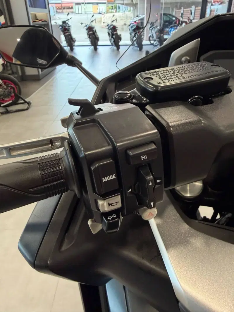 Honda Forza 750 DCT (2021 - 24) (10)