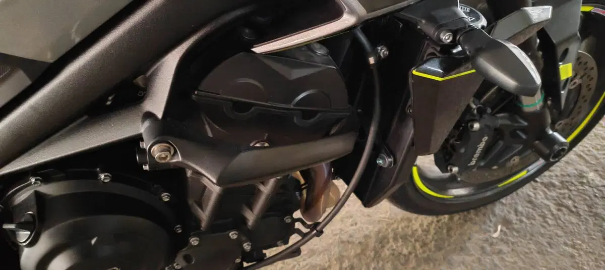 Triumph Street Triple 765 R (2023 - 26) (6)