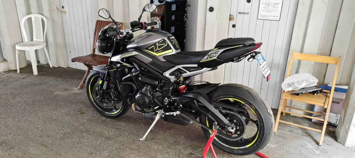 Triumph Street Triple 765 R (2023 - 26)