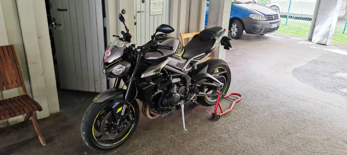 Triumph Street Triple 765 R (2023 - 26) (2)