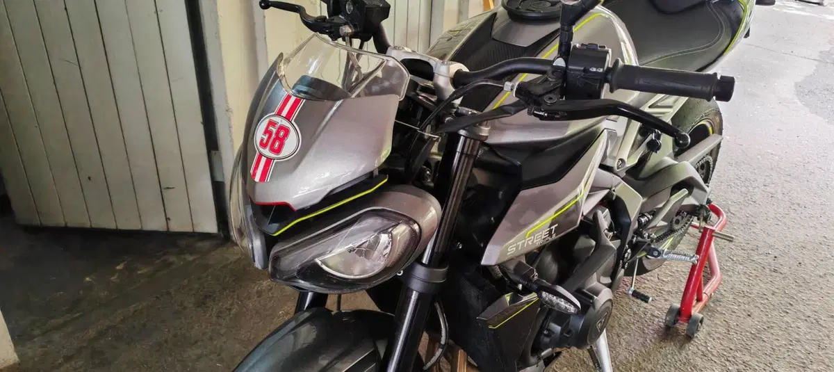 Triumph Street Triple 765 R (2023 - 26) (3)