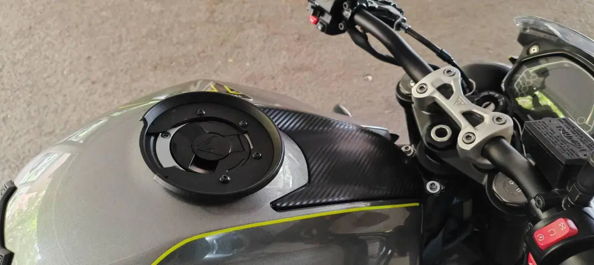 Triumph Street Triple 765 R (2023 - 26) (9)