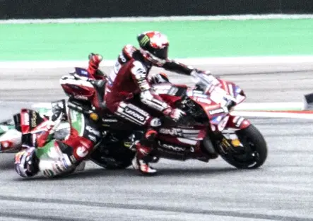 Johann Zarco racconta il suo incidente: La gamba mi bruciava, mi pento di essere ripartito, avevo già un piede viola