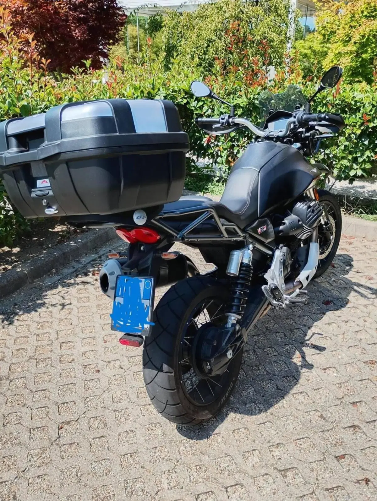 Moto Guzzi V85 TT (2021 - 23) (3)