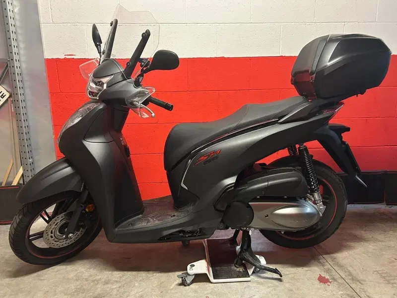 Honda SH 300 i Sport ABS (2018 - 20) (2)