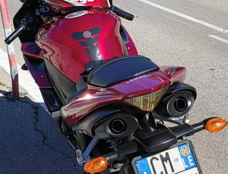 Yamaha YZF R1 (2006 - 07) (8)