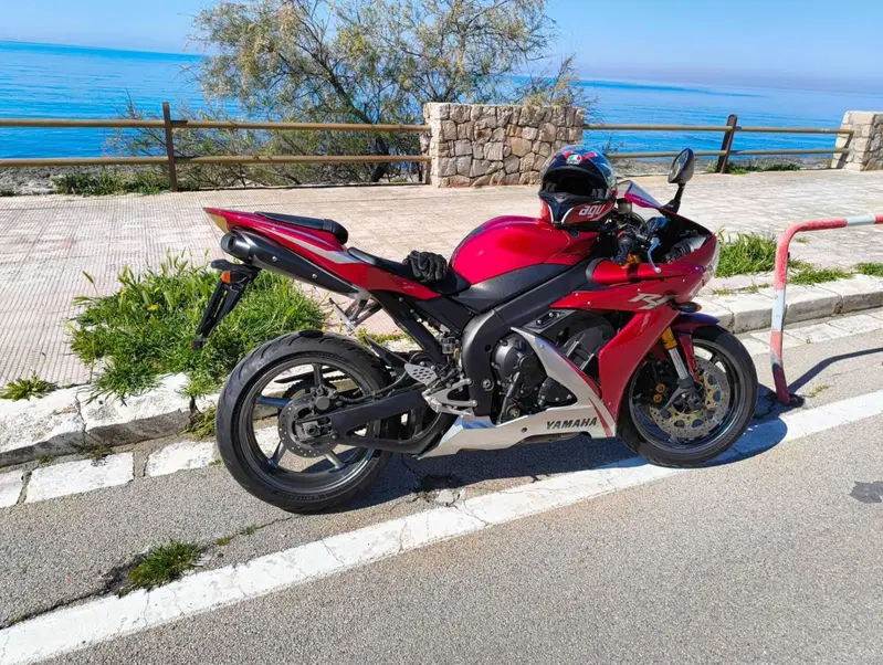 Yamaha YZF R1 (2006 - 07) (2)