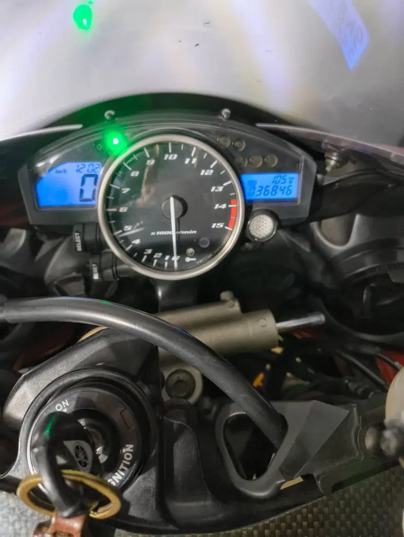 Yamaha YZF R1 (2006 - 07) (13)