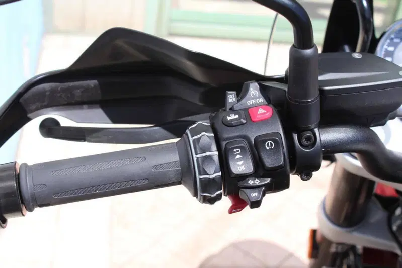 Bmw R 12 (2024 - 26) (16)