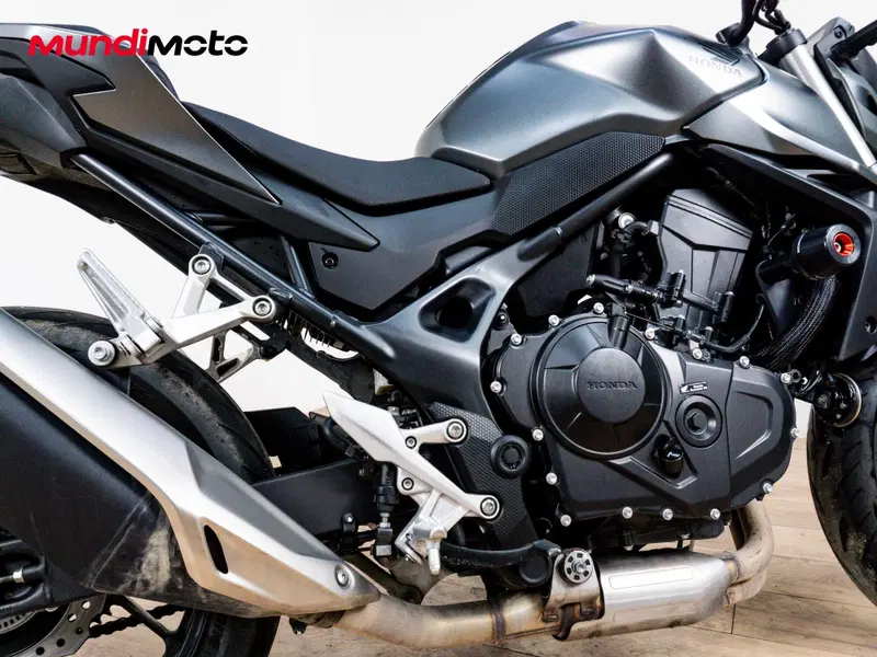 Honda CB 750 Hornet (2025) (4)