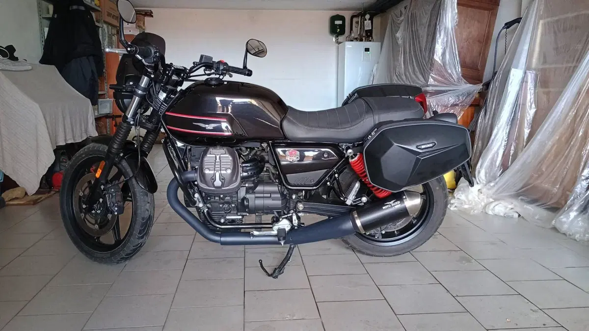 Moto Guzzi V7 Stone Special Edition (2022 - 25) (2)