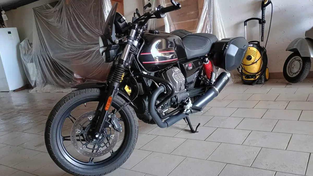 Moto Guzzi V7 Stone Special Edition (2022 - 25) (3)