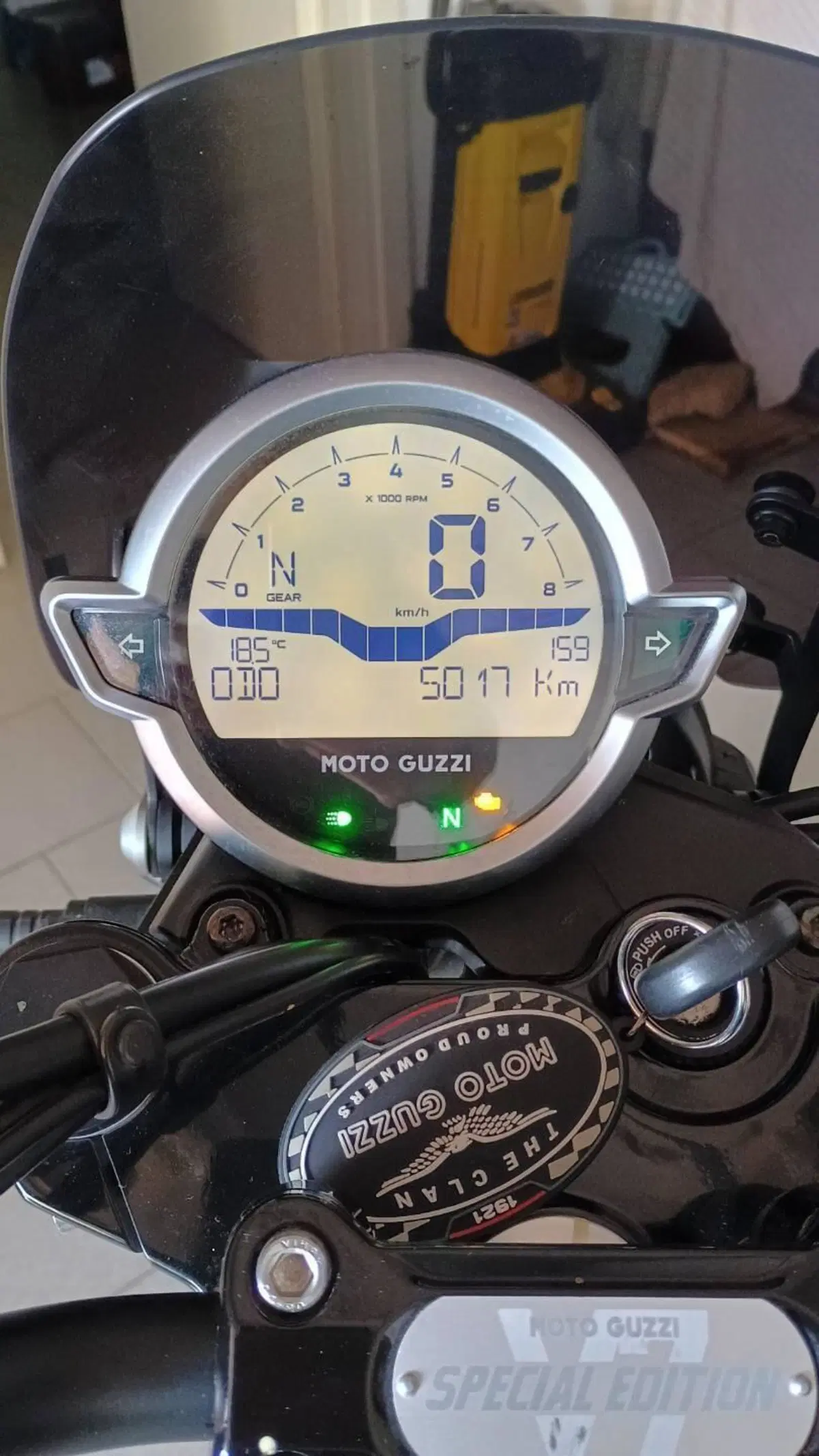 Moto Guzzi V7 Stone Special Edition (2022 - 25) (4)