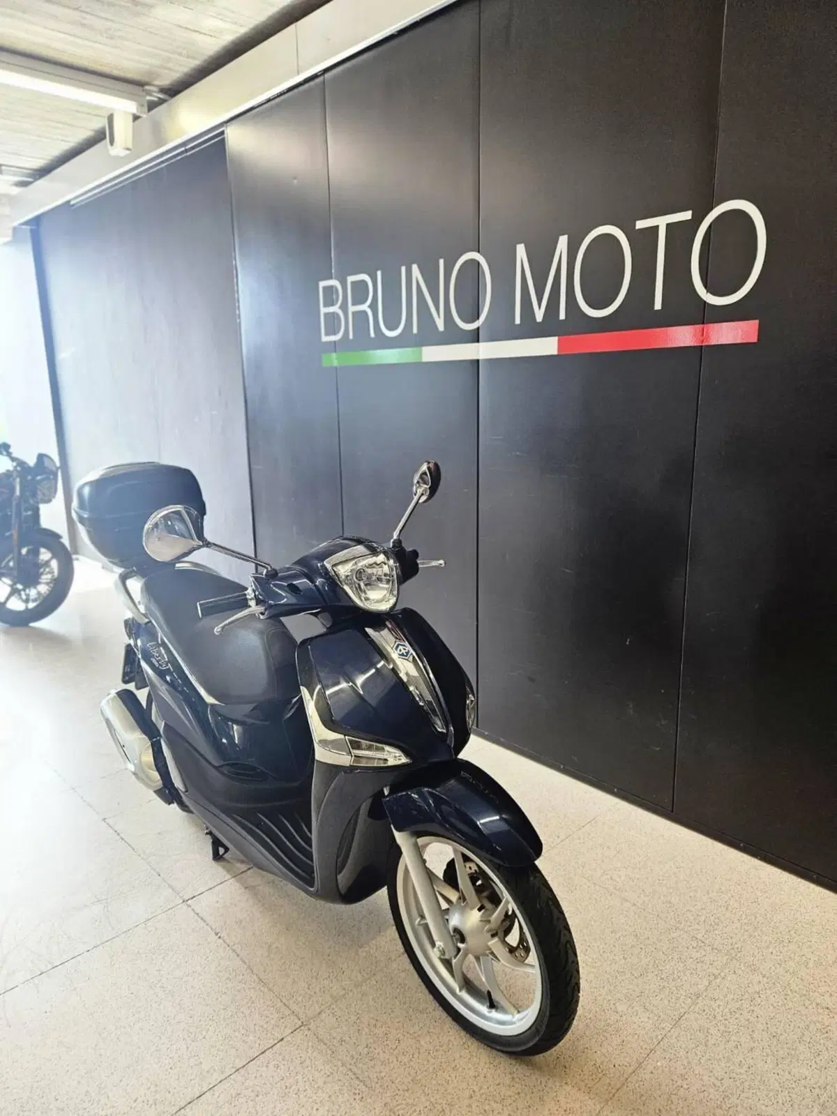 Piaggio Liberty 150 i-get ABS (2016) (2)