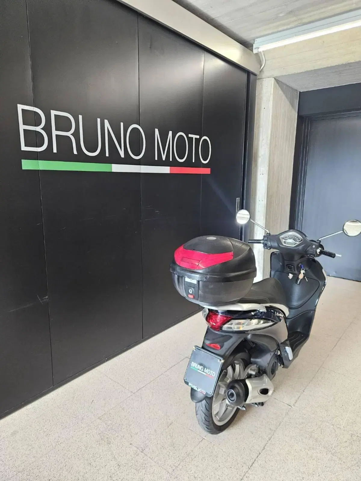 Piaggio Liberty 150 i-get ABS (2016) (6)