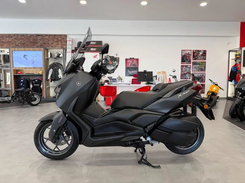 Yamaha X-Max 300 (2021 - 24) (3)