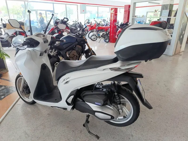 Honda SH 350 (2021 - 24) (3)