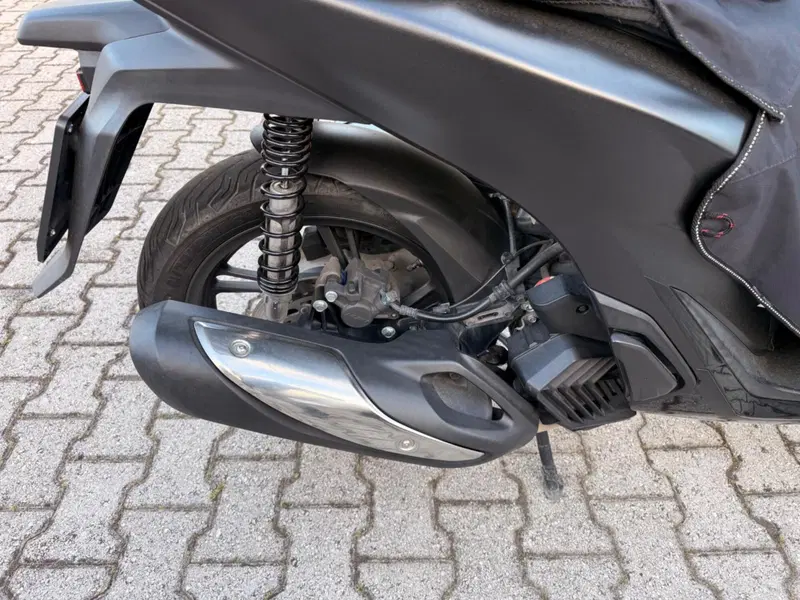 Honda SH 150i Sport (2022 - 23) (6)