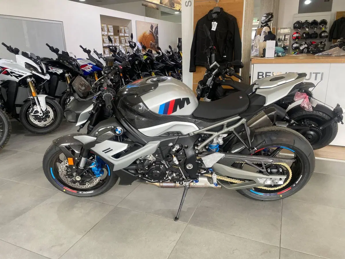 Bmw M 1000 R (2025 - 26) (2)