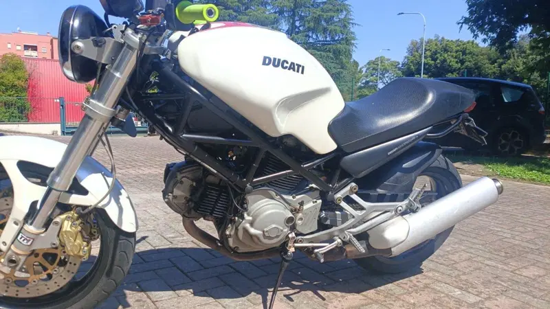 Ducati Monster 600 Dark (2002) (4)